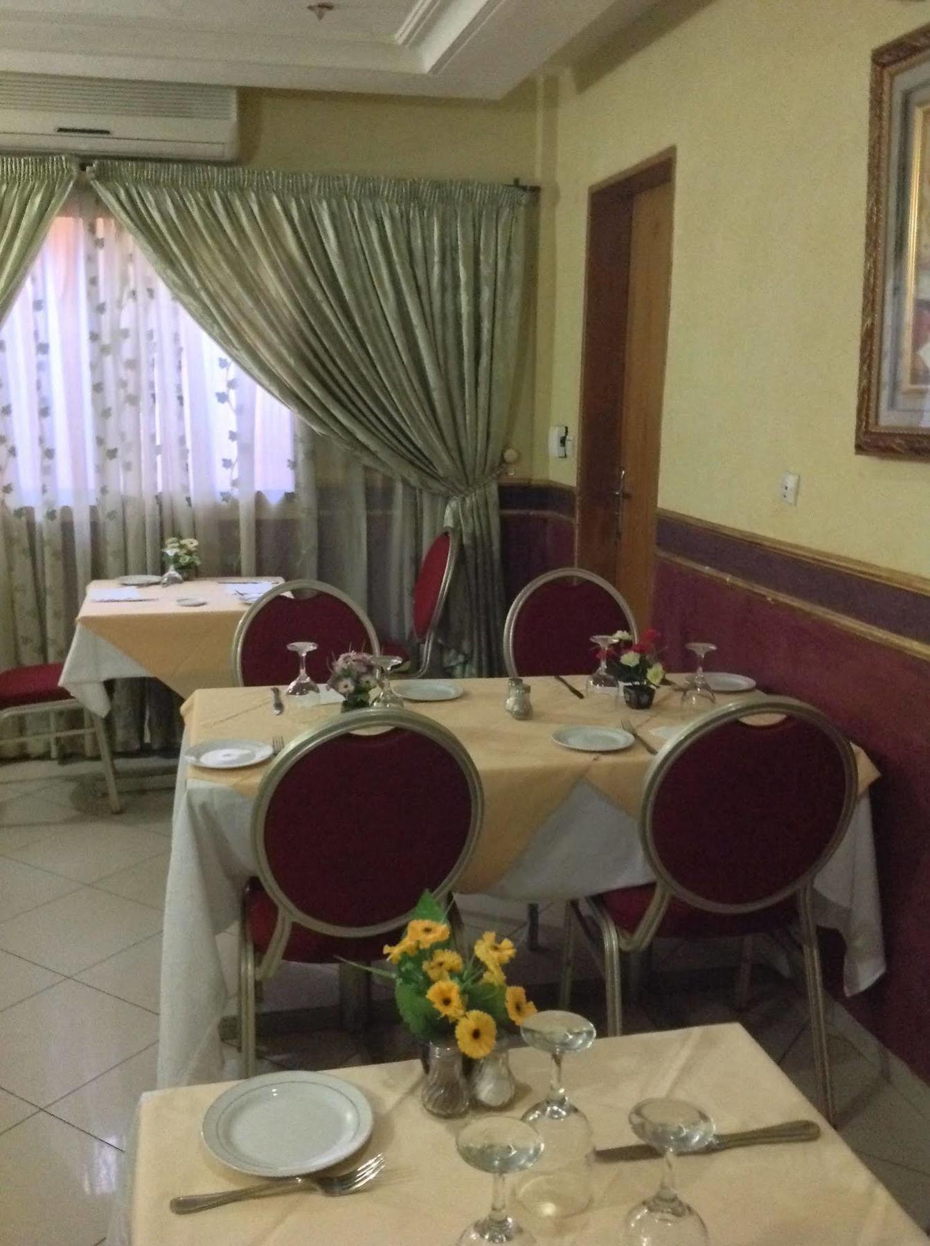 Faso Hotel Ouagadougou Exteriör bild